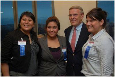 Senator Dorgan with kids Senator Dorgan with kids